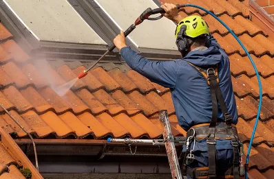 Démoussage et hydrofuge de toiture à Eringhem
